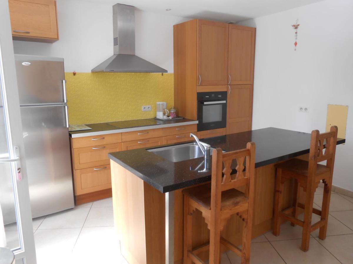 Maison de village spacieuse et agréable Saint-Georges-de-Luzençon Extérieur photo