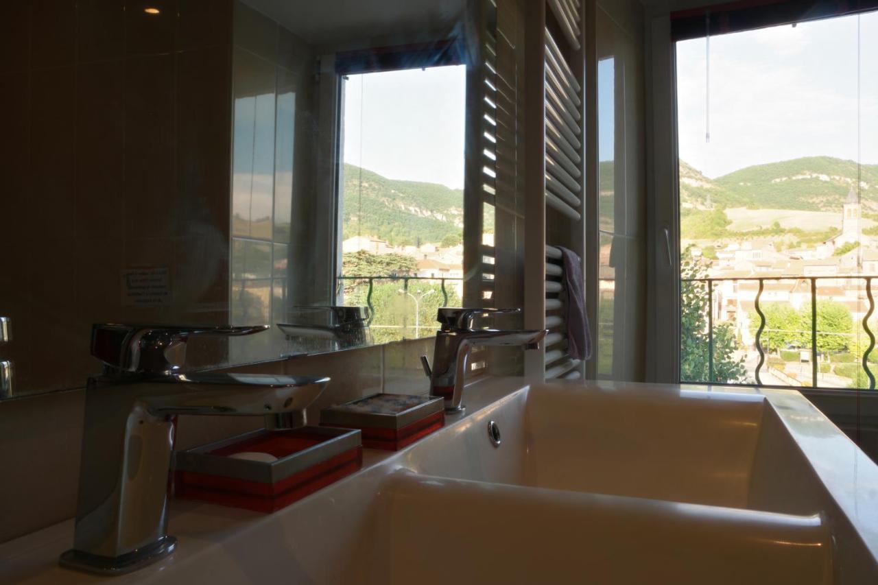 Maison de village spacieuse et agréable Saint-Georges-de-Luzençon Extérieur photo