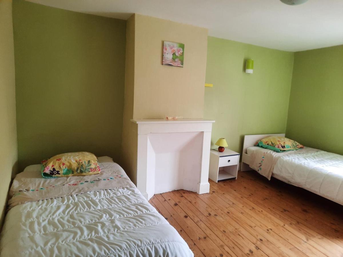 Maison de village spacieuse et agréable Saint-Georges-de-Luzençon Extérieur photo
