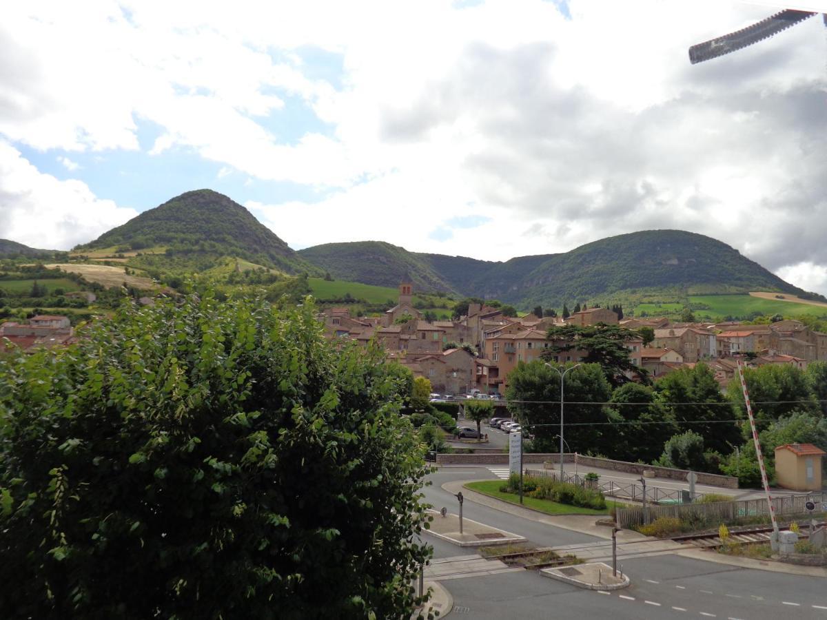Maison de village spacieuse et agréable Saint-Georges-de-Luzençon Extérieur photo