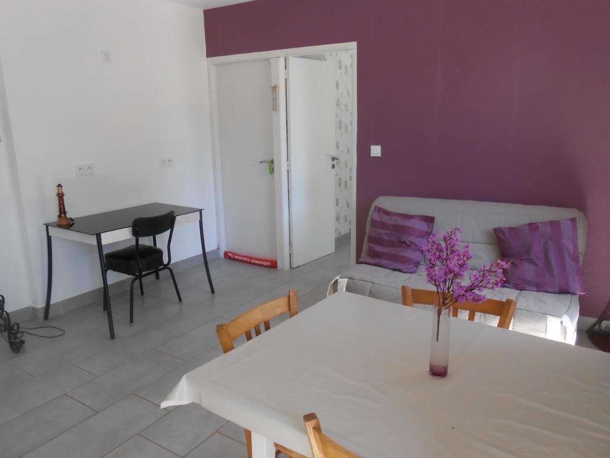 Maison de village spacieuse et agréable Saint-Georges-de-Luzençon Extérieur photo