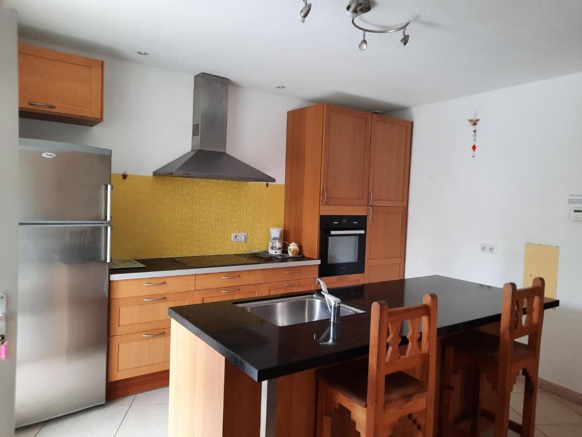 Maison de village spacieuse et agréable Saint-Georges-de-Luzençon Extérieur photo
