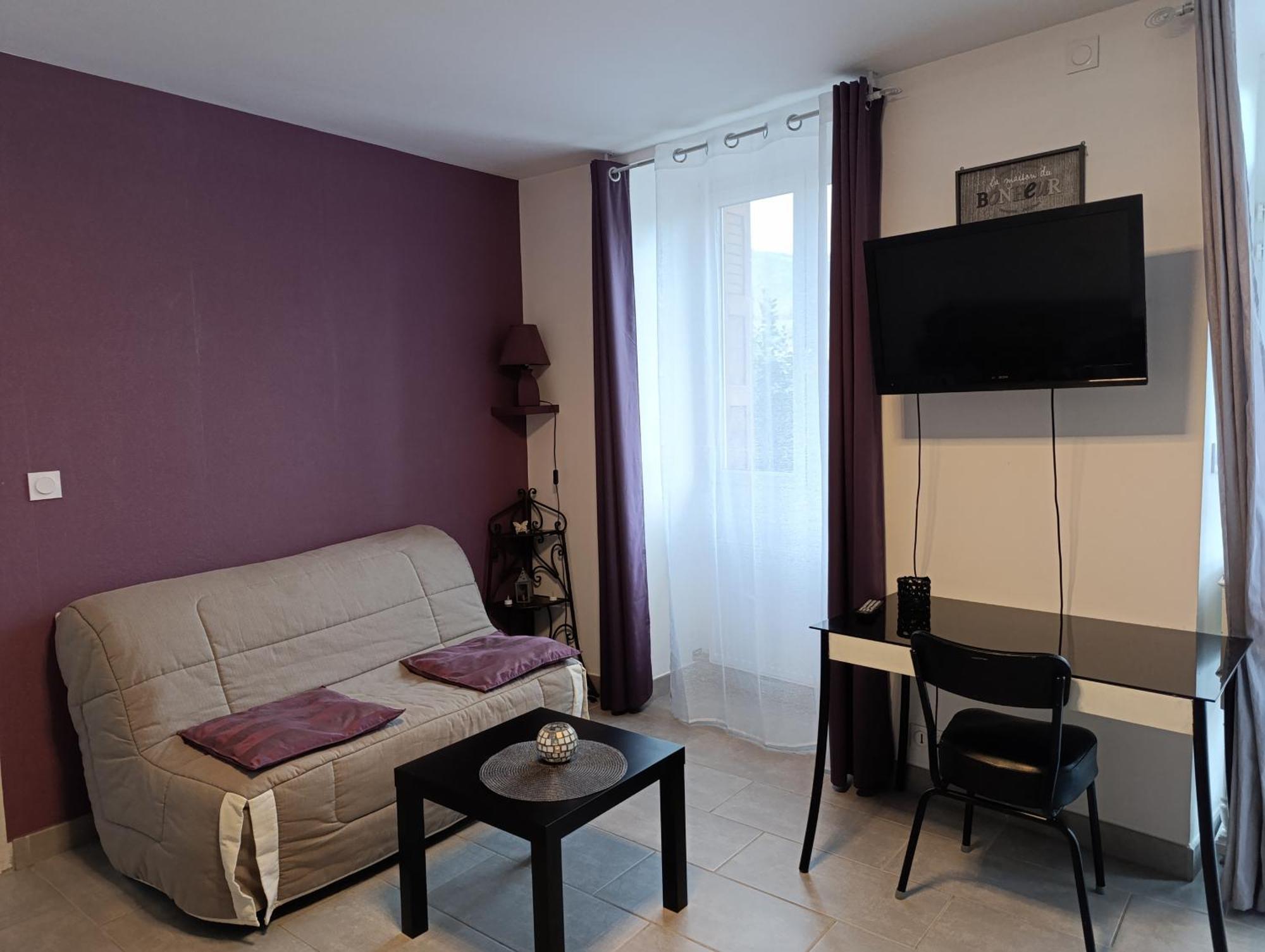 Maison de village spacieuse et agréable Saint-Georges-de-Luzençon Extérieur photo