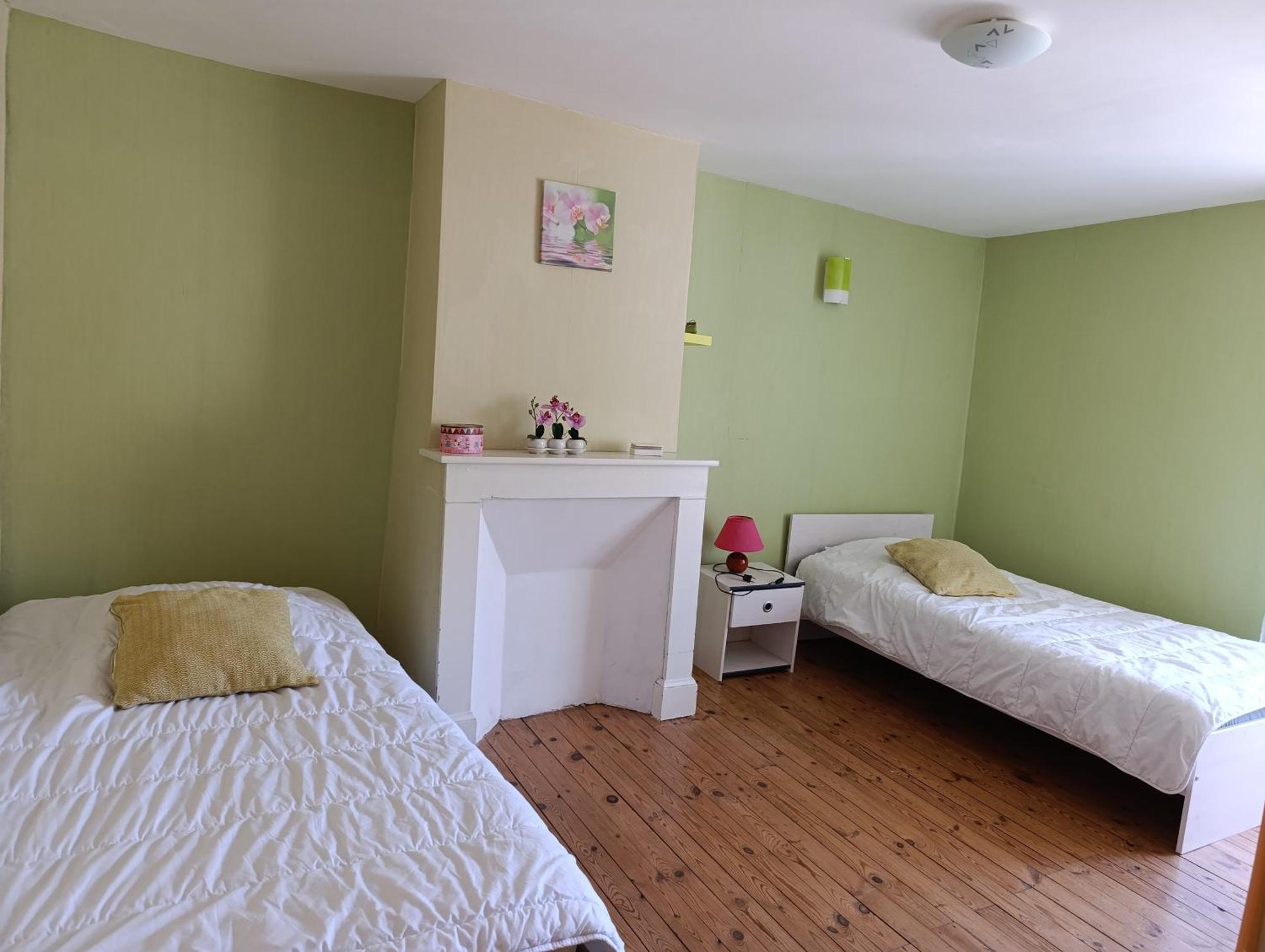 Maison de village spacieuse et agréable Saint-Georges-de-Luzençon Extérieur photo