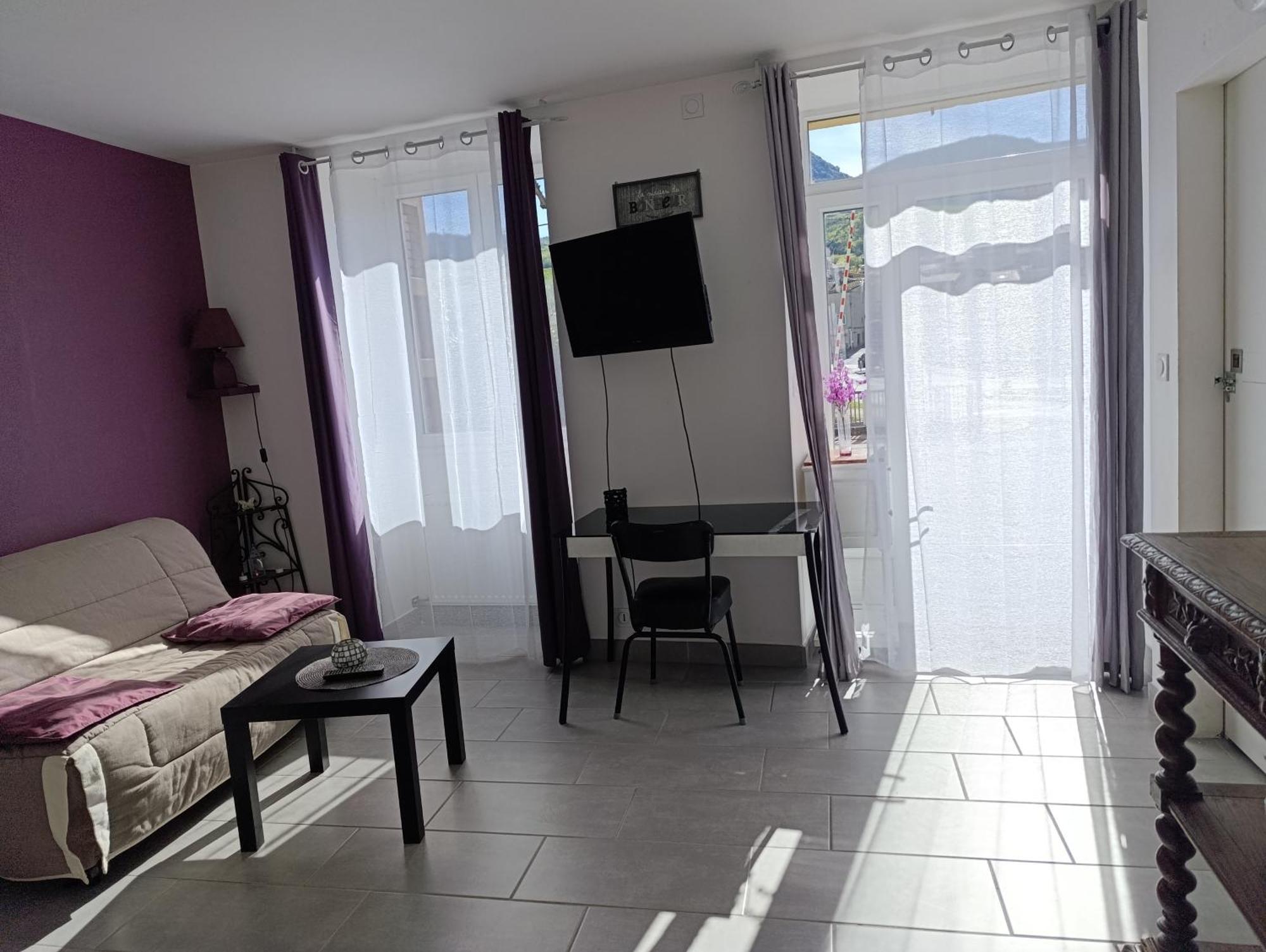 Maison de village spacieuse et agréable Saint-Georges-de-Luzençon Extérieur photo