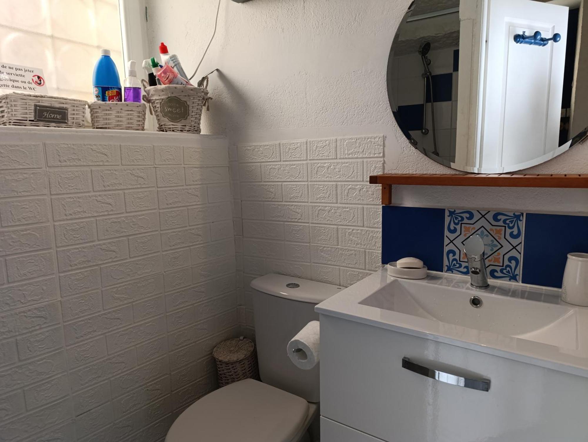 Maison de village spacieuse et agréable Saint-Georges-de-Luzençon Extérieur photo